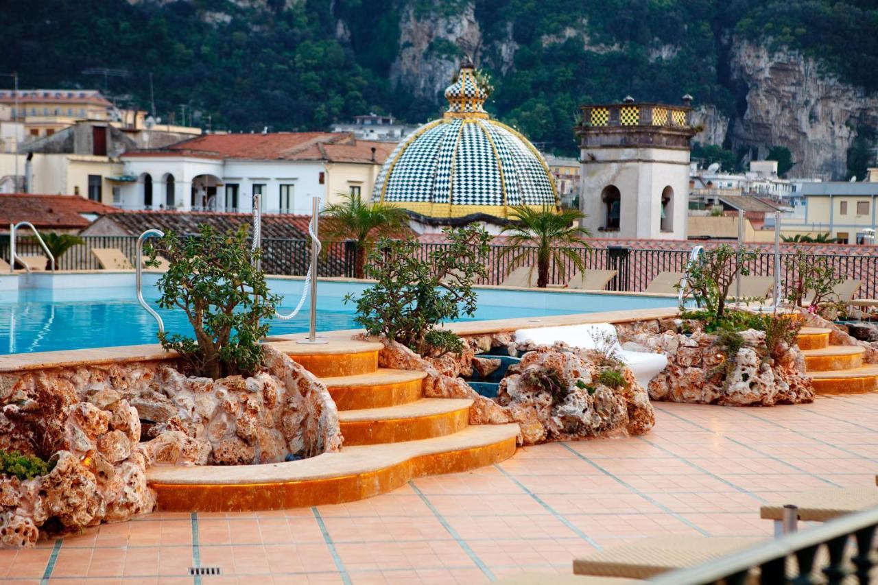 Grand Hotel La Favorita Sorrento Exterior photo The pool at the Carlton