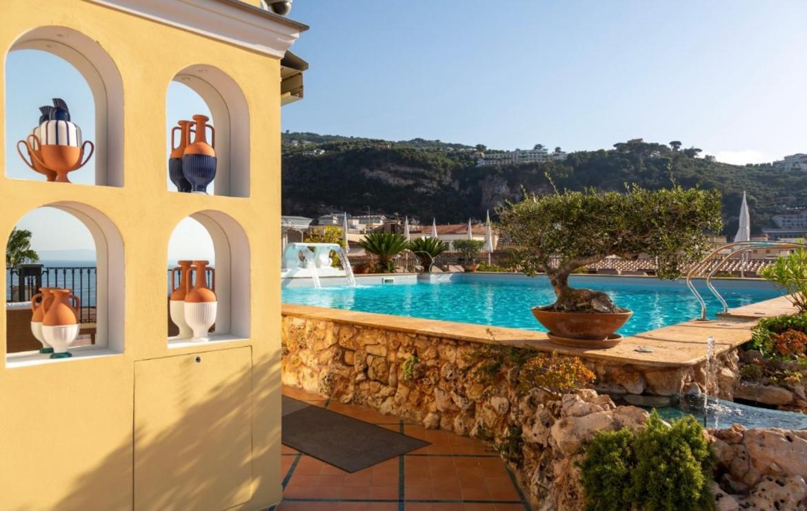 Grand Hotel La Favorita Sorrento Exterior photo The pool at the Hotel