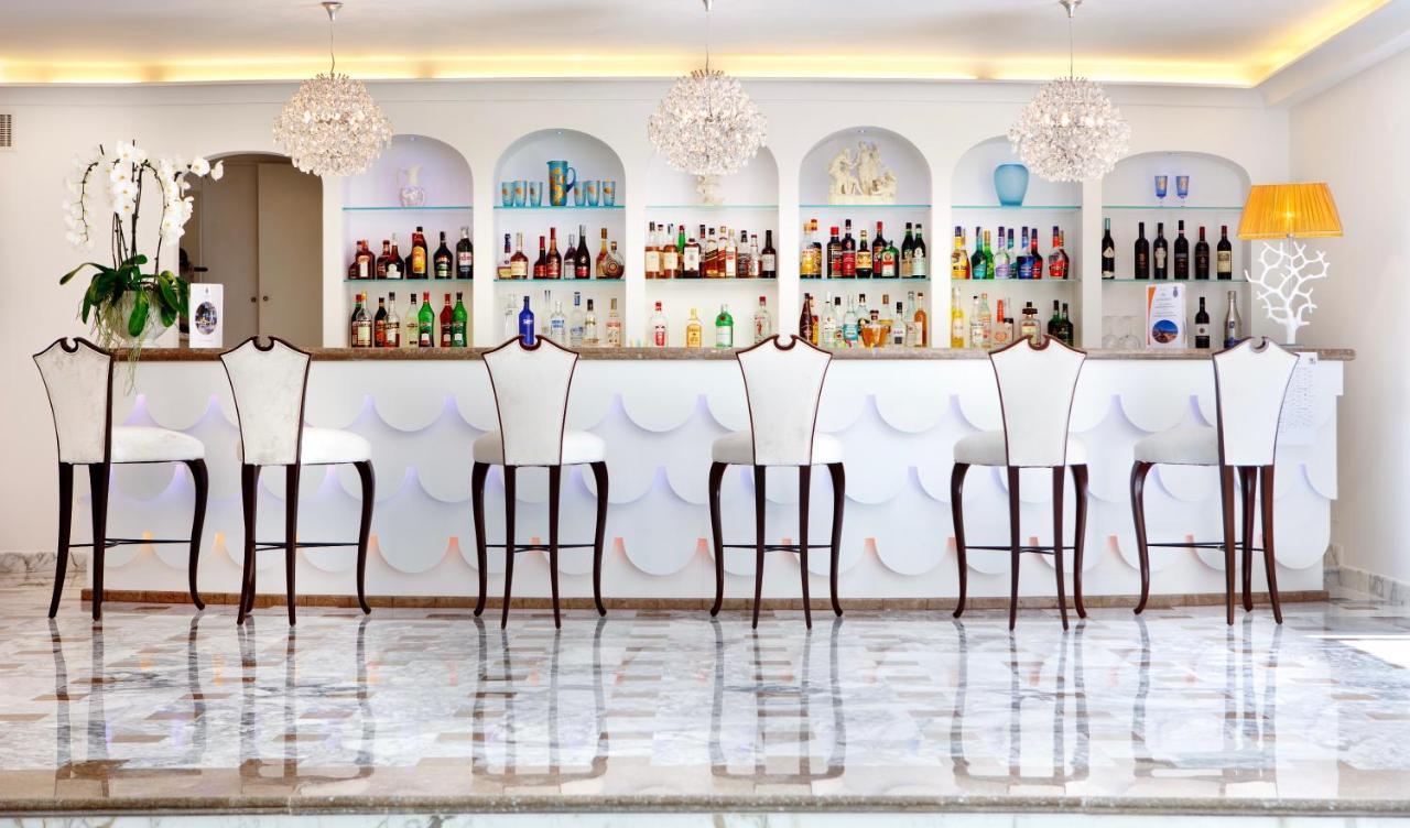 Grand Hotel La Favorita Sorrento Exterior photo The bar at the hotel