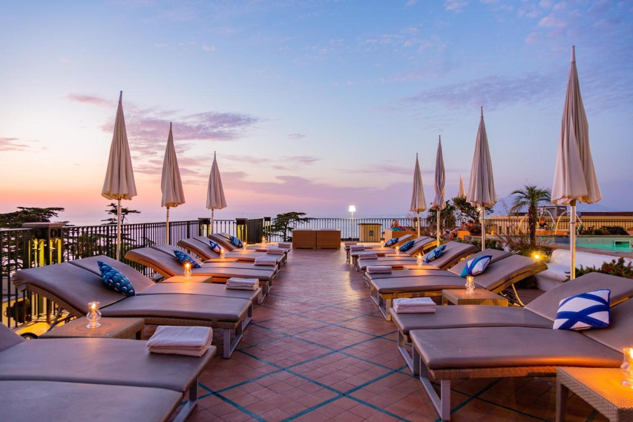 Grand Hotel La Favorita Sorrento Exterior photo Rooftop pool at the Hotel