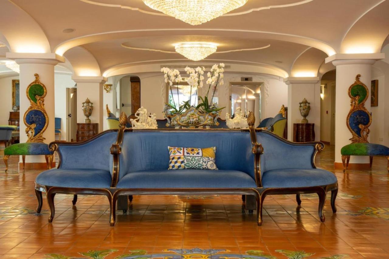 Grand Hotel La Favorita Sorrento Exterior photo The lobby of the hotel