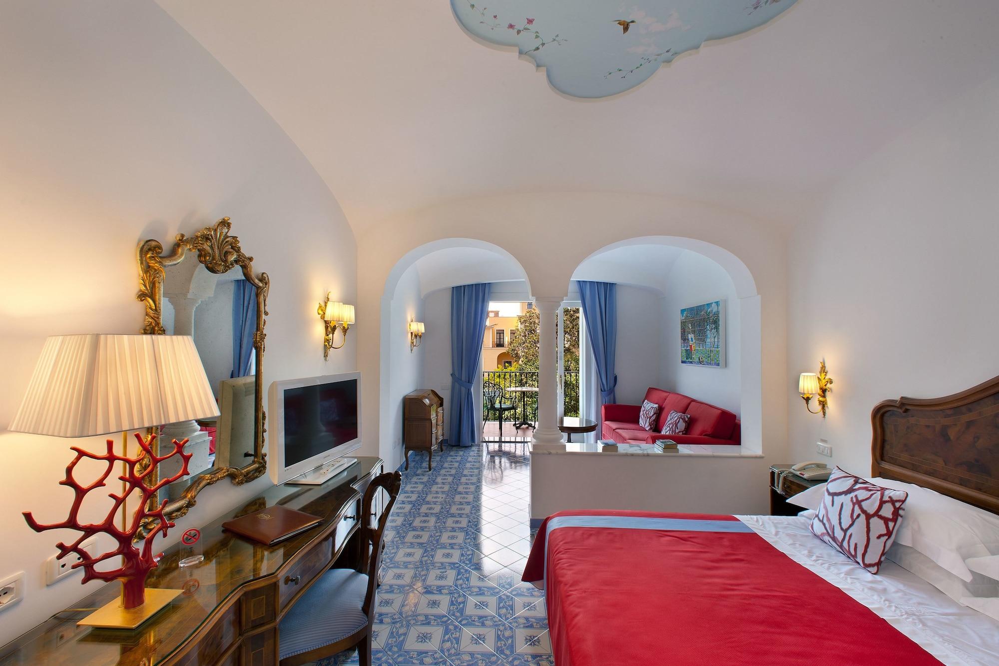 Grand Hotel La Favorita Sorrento Exterior photo A room at the hotel