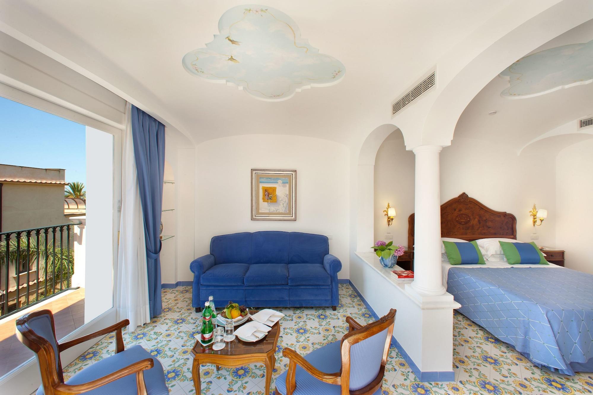 Grand Hotel La Favorita Sorrento Exterior photo A room at the Grand Hotel