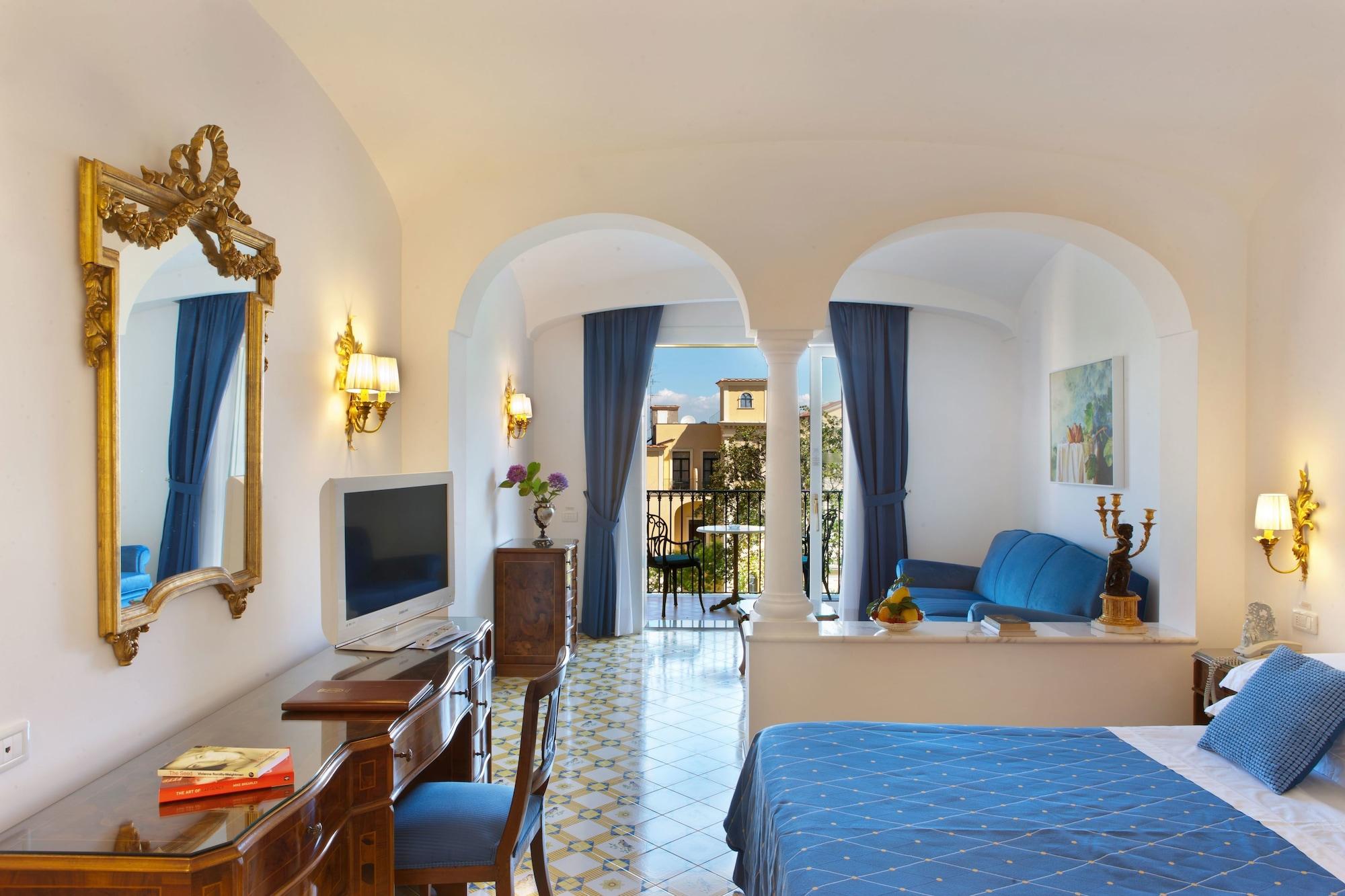 Grand Hotel La Favorita Sorrento Exterior photo A room at the Grand Hotel Royal