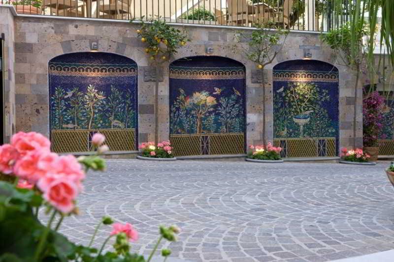 Grand Hotel La Favorita Sorrento Exterior photo The mosaic courtyard