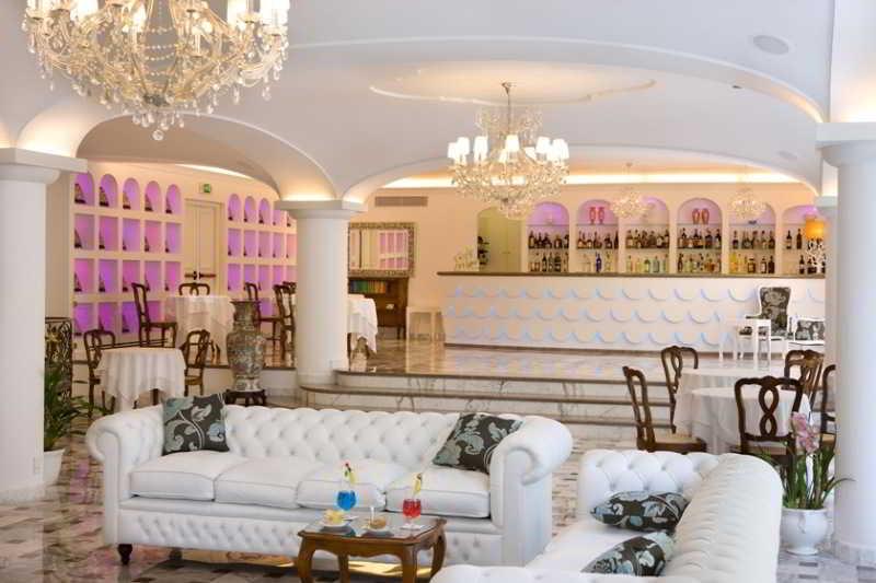 Grand Hotel La Favorita Sorrento Exterior photo Lobby