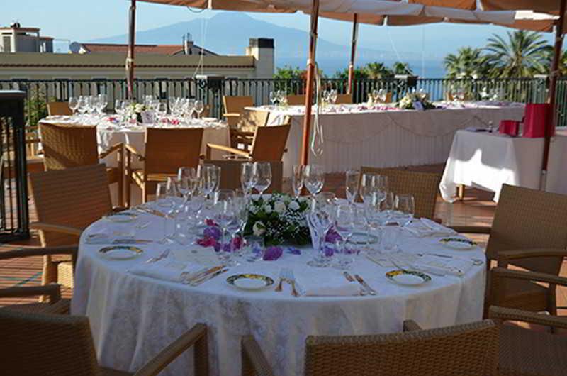 Grand Hotel La Favorita Sorrento Exterior photo A typical table at a wedding
