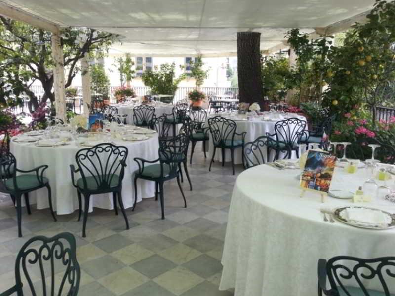 Grand Hotel La Favorita Sorrento Exterior photo The interior of the restaurant