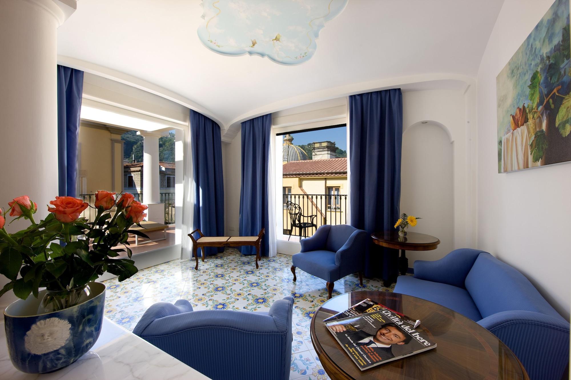 Grand Hotel La Favorita Sorrento Exterior photo A room at the hotel