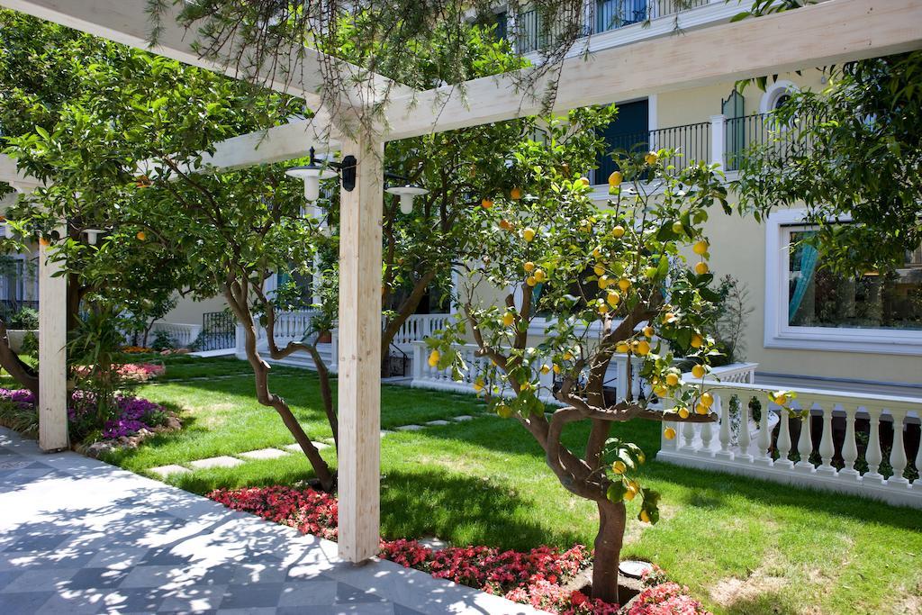 Grand Hotel La Favorita Sorrento Exterior photo The Pergola at the Hotel