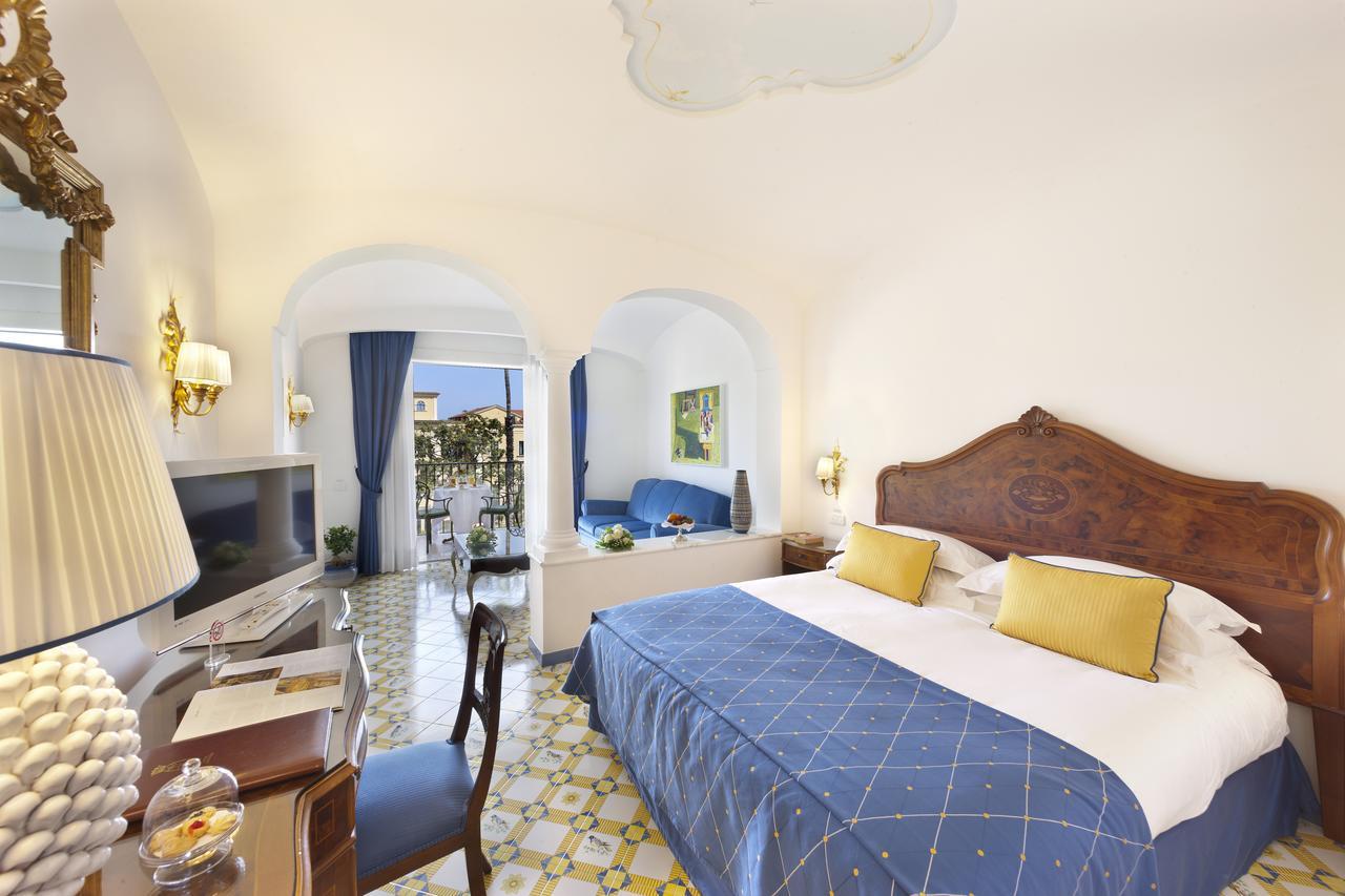 Grand Hotel La Favorita Sorrento Exterior photo A room at the hotel