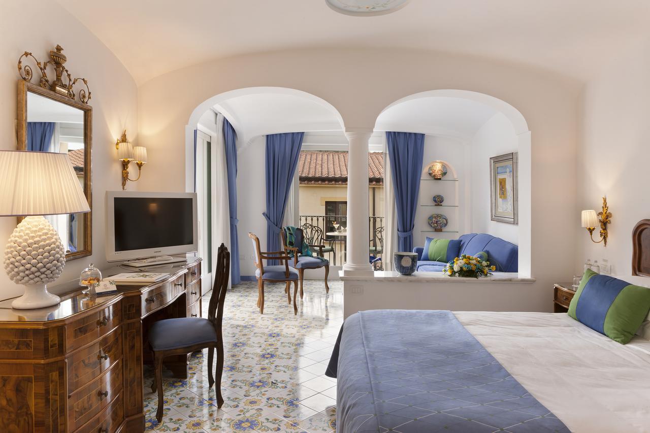 Grand Hotel La Favorita Sorrento Exterior photo A room at the hotel
