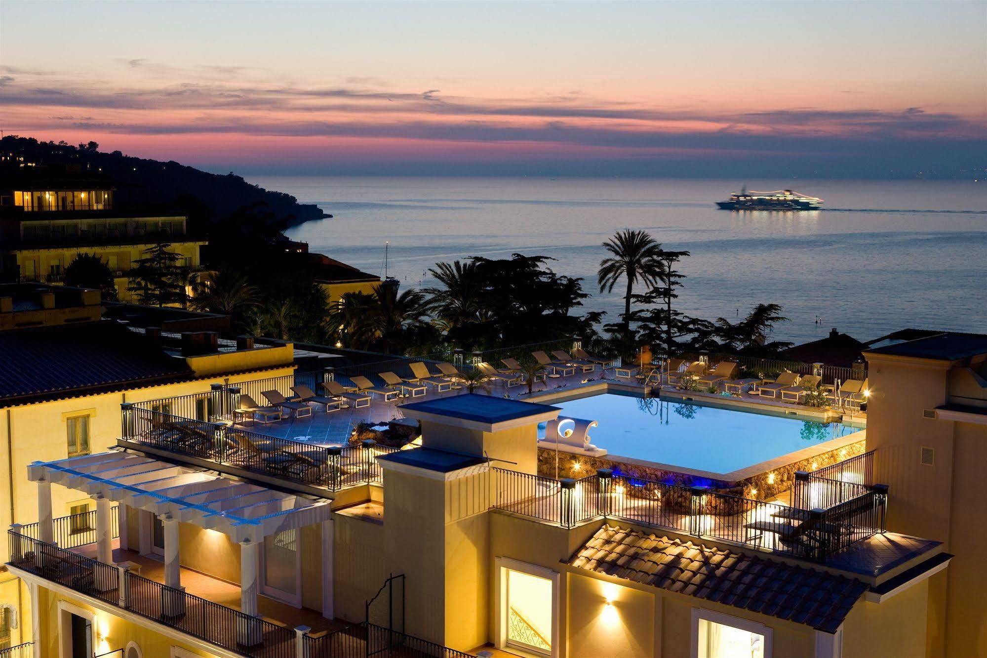 Grand Hotel La Favorita Sorrento Exterior photo The resort at sunset