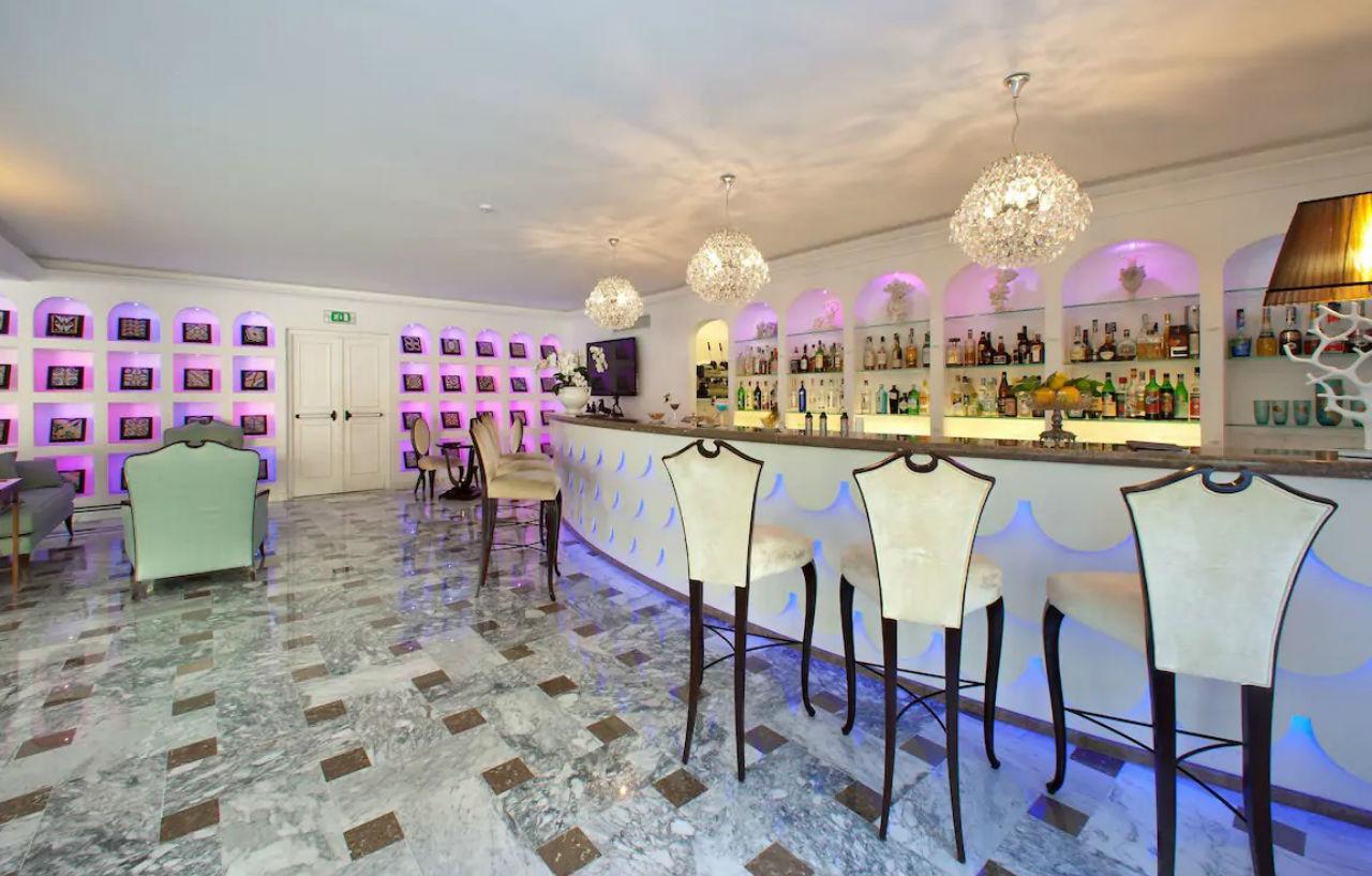 Grand Hotel La Favorita Sorrento Exterior photo The bar at the hotel